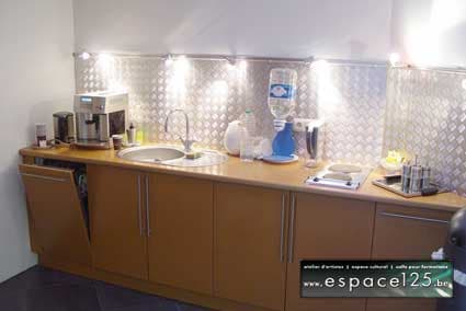 la salle Espace 125 dispose d'une kitchenette équipée kitchenette équipée